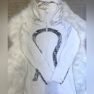 Super Rare White and Black Vintage Lululemon Hoodie Size 4!